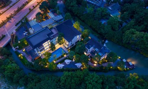 Chengdu Hotel | Chengdu Flowing Strings peninsula boutique hotel-Orange Guitar Museum