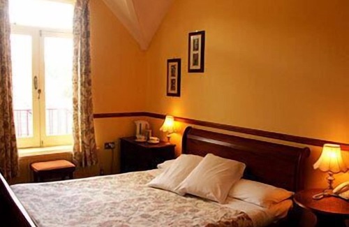 Forest Row Hotel | Chequers Inn Hotel