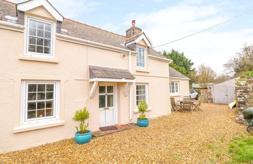 Milton Cottage | CHERITON VILLA, pet friendly, character holiday cottage in Tenby
