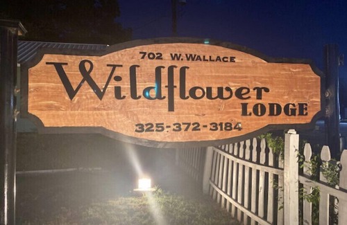 San Saba House | Cherokee Rose Suite at Wildflower Lodge