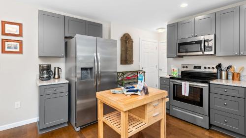 Asheville House | Cherry Blossom by AvantStay 6 Min to Downtown