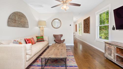 Asheville House | Cherry Blossom by AvantStay 6 Min to Downtown