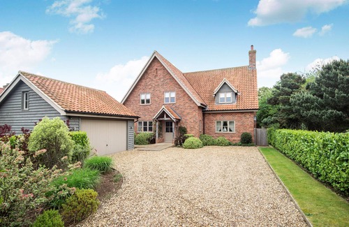 Thornham Cottage | Cherry House - sleeps 8 guests in 4 bedrooms
