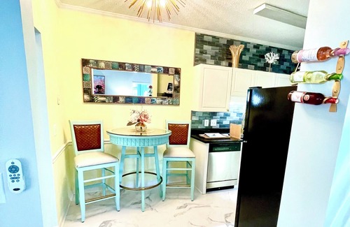 Vaught Condo | Cherry Moon -a charming 2-bedroom condo with WiFi, AC in welcoming Myrtle Beach