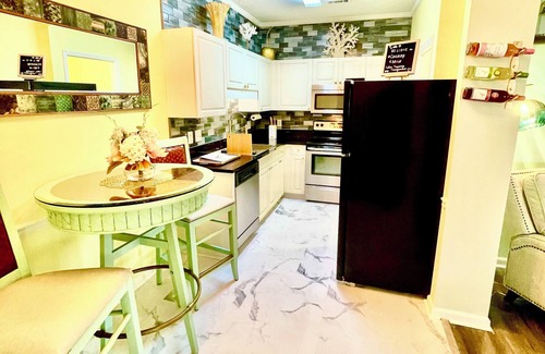 Vaught Condo | Cherry Moon -a charming 2-bedroom condo with WiFi, AC in welcoming Myrtle Beach