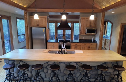 Custer House | Cherry on Top Lodge- we are ready to host you for a fantastic getaway!