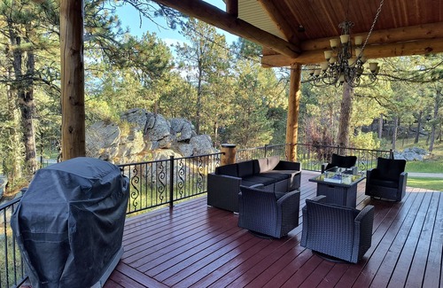 Custer House | Cherry on Top Lodge- we are ready to host you for a fantastic getaway!