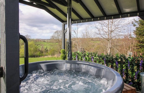 Lyth Hill Cottage | CHERRY POD, pet friendly, character holiday cottage in Meole Brace