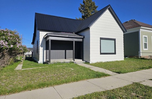 Anaconda House | Cherry St Charmer – Fully Renovated & Furnished!