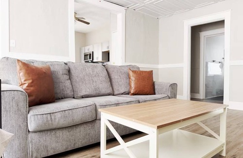 Evansville Apartment | Cherry Street Retreat A