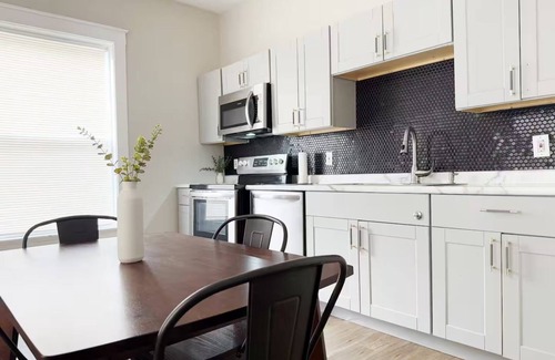 Evansville Apartment | Cherry Street Retreat A
