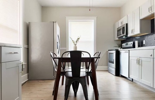 Evansville Apartment | Cherry Street Retreat A