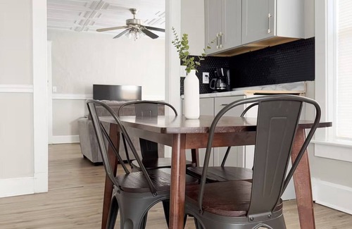 Evansville Apartment | Cherry Street Retreat A