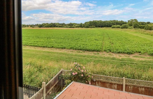 Runham Cottage | CHERRY TREE COTTAGE, family friendly, with a garden in Filby