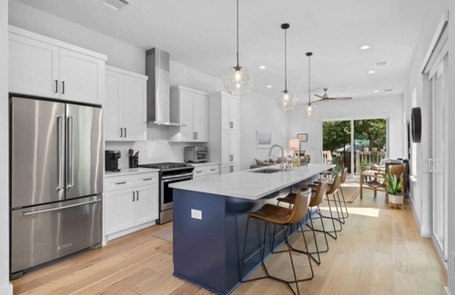 Cherrywood House | Cherrywood Home near UT - 3 BR | Private Backyard