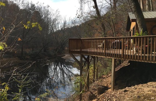 Dahlonega Cabin | CHESTATEE RIVER CABIN is a prefect pet friendly get away close to Dahlonega