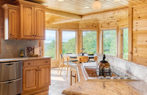 Hillsdale Cabin | Chester by AvantStay | Amazing Views, Secluded Home, A True City Escape!
