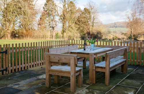 Winchcombe Cottage | Chestnut Cottage - sleeps 4 guests in 2 bedrooms