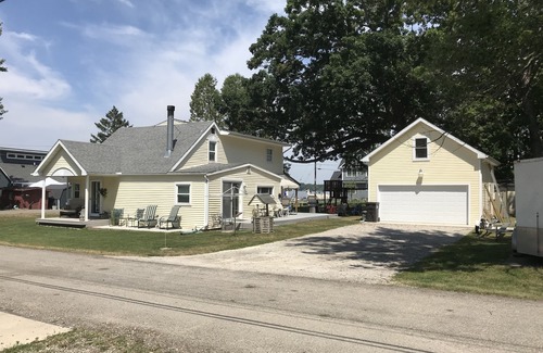 Brooklyn House | Chestnut Cove @ Wamplers Lake