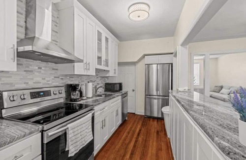 Chestnut Hill House | Chestnut Hill | 2BR | Easy Parking