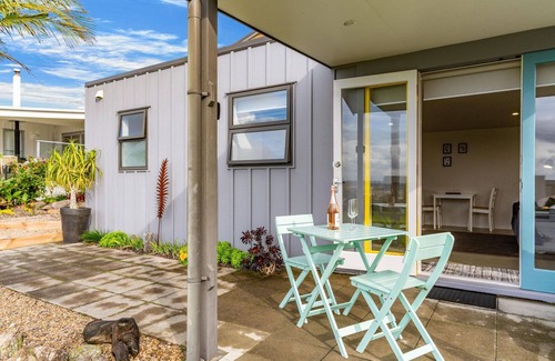 Mangawhai Heads House | Cheviot Views - Gorgeous apartment-style accommodation with extensive views in handy location