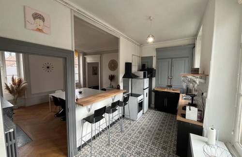 Auxerre Apartment | Chez Aristide, 3 to 7 ppl flat ideally located in Auxerre city center.