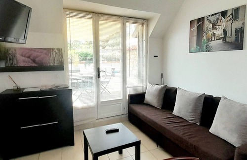 Azay-le-Rideau Apartment | Chez Benjamin -> Terrace & Table tennis 2 to 4 pers.
