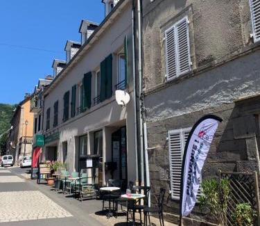 Condat Apartment | Chez Burons&Bouchons, Le Refuge Gourmand et Authentique