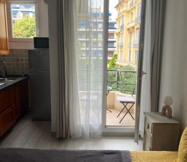 Carre d'Or Apartment | chez Eva