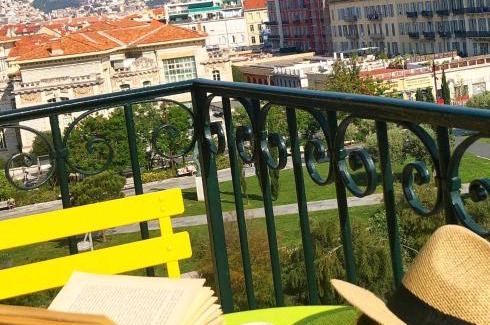 Old Town Apartment | Chez Kari-top location in charming old town