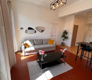Notre-Dame du Mont Apartment | Chez l'Authentique, T2 cosy proche cours Julien