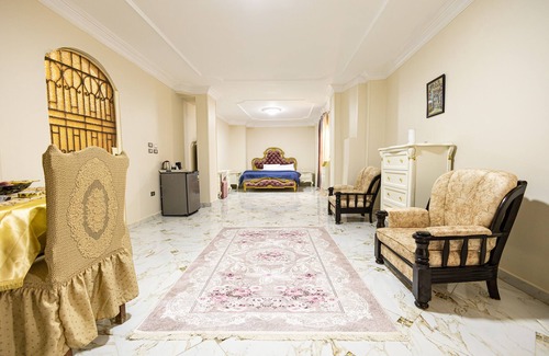 Al-'Umraniyah Bed & Breakfast | Chez l’ami is located 600 meters to pyramids & sphinx and 1km Egyptian Museum.