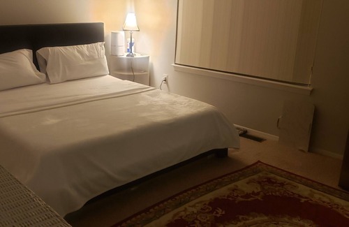 Laurel House | Chez Luxury Room R#1&3 2guests/Family. $90per/n. *R #2 Mas/bedroom $90p/Night