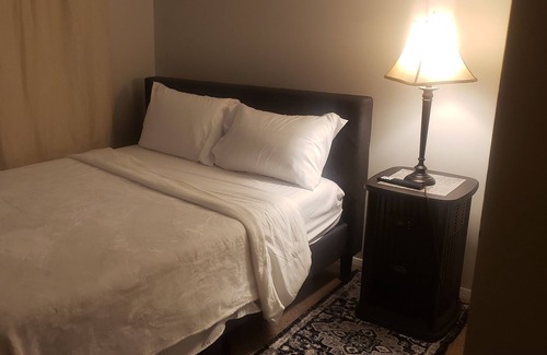 Laurel House | Chez Luxury Room R#1&3 2guests/Family. $90per/n. *R #2 Mas/bedroom $90p/Night