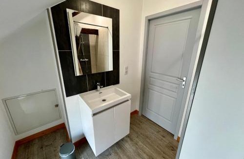 Lussac-les-Chateaux Apartment | Chez Marcel - Chambre Privée & Espaces Communs