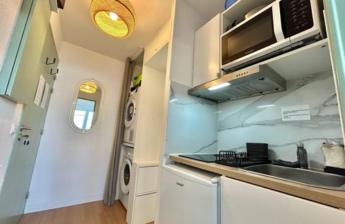 4th Arrondissement Apartment | Chez Martin - Studio Hospital Timone St Pierre Palais omnisports