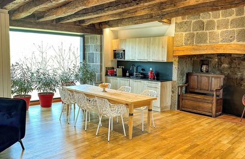 Raulhac House | Chez Mimi - La Petite Maison, charming gîte in Raulhac