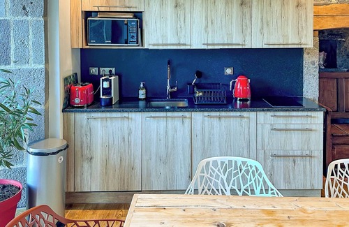 Raulhac House | Chez Mimi - La Petite Maison, charming gîte in Raulhac