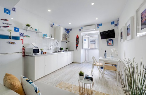 Lagos City Center House | Chez New Best Charm & Design. Your Seaside Dream!