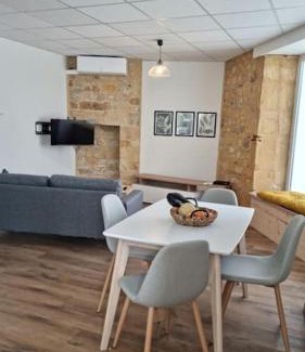 Gourdon Apartment | Chez Nous chez Vous