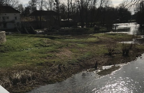 LIsle-sur-Serein House | Chez Petrus, Small village house