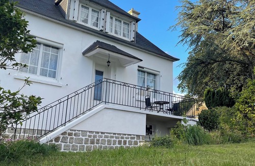 Garlan House | Chez Simone House 10 min beaches