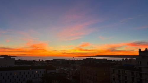 Saint-Lazare Apartment | Chez Sonia - Appart T3 Neuf - Vue Mer, 20 min du Vieux-Port, Gare St Charles