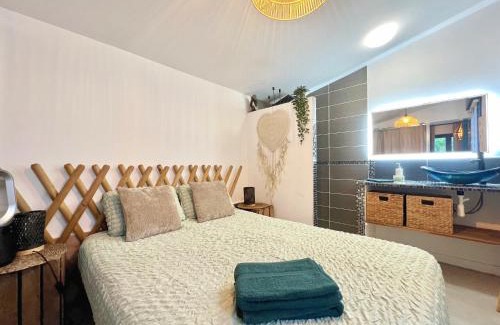 Etouars House | Chez Stéphanie - Cosy, CLIM, Terrasse, Stationnement, 4 personnes