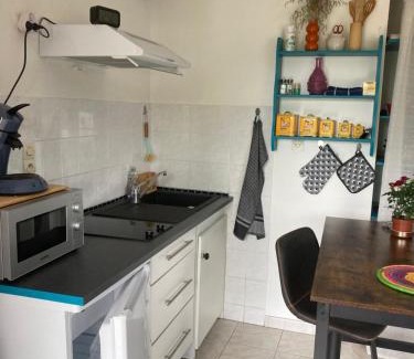 Caylus House | Chez Stella 1 pièce canapé lit deux personnes, Cuisine, SDB séparée