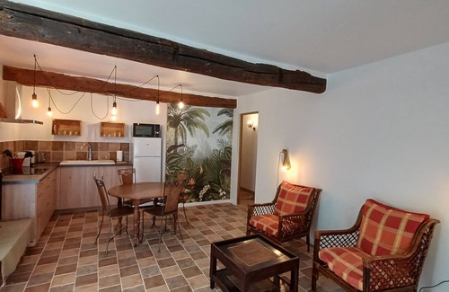 Figanieres Cottage | CHEZ TI, large, charming new gîte for 2 in a peaceful setting between vineyards and forest