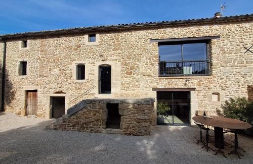 Suze-la-Rousse House | Chez Véro chambres d'hôtes & Maison en pierre contemporaine