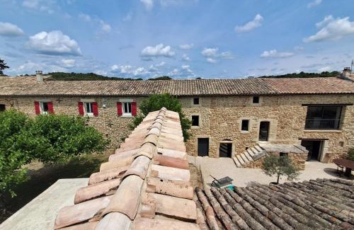 Suze-la-Rousse House | Chez Véro chambres d'hôtes & Maison en pierre contemporaine