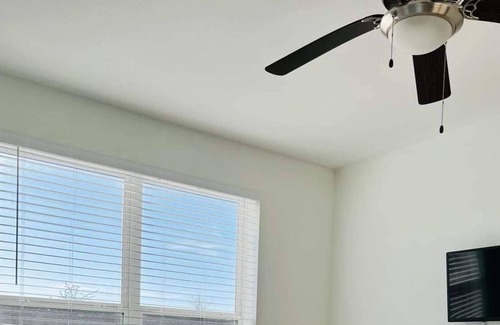 Missouri City Apartment | Chi-Blue ~ Luxurious 1BD/1 BA with King Bed | Resort-Style