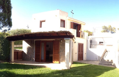 Eden Rock House | Chia: Cottage with garden, air conditioning, barbecue,and parking.